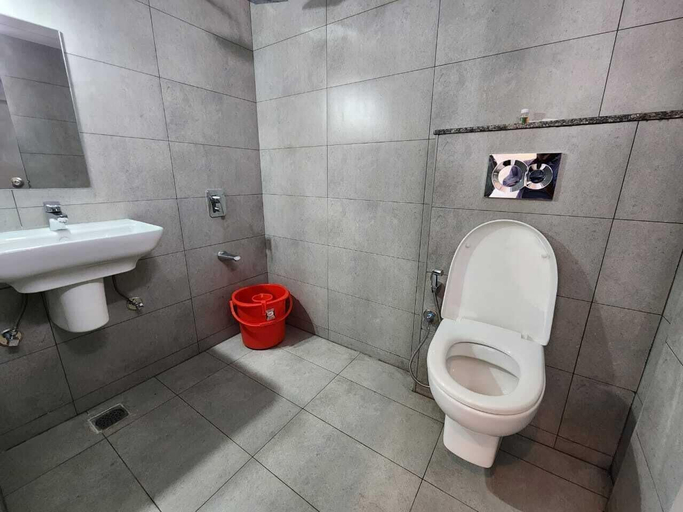 Bathroom, Hotel Dreams Inn, Bangalore