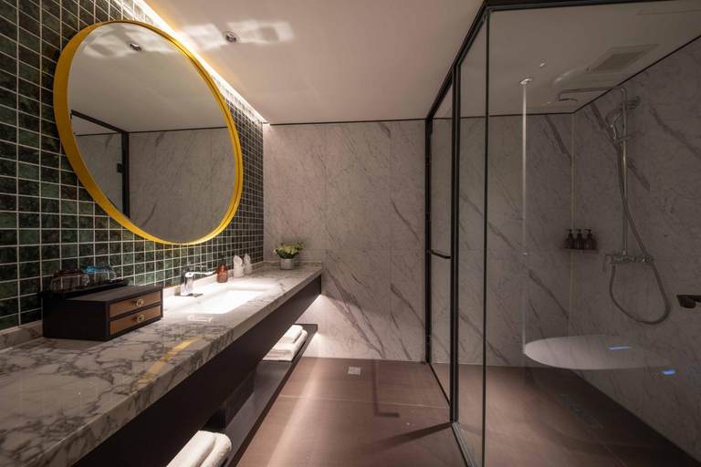 Bathroom 4, Jinglai BuShe Hotel - Jing'an Temple West Nanjing Road.Shanghai, Shanghai
