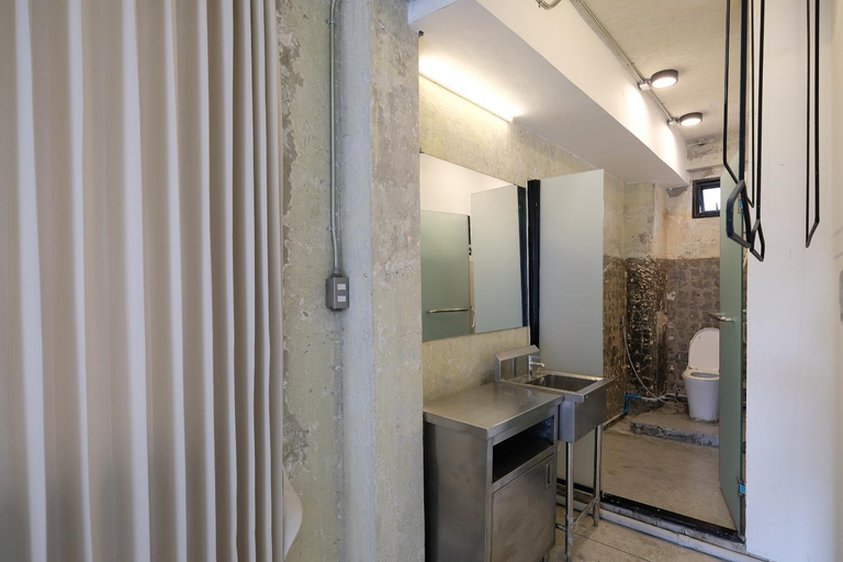 Bathroom 2, EP1 shophouse, Phra Khanong