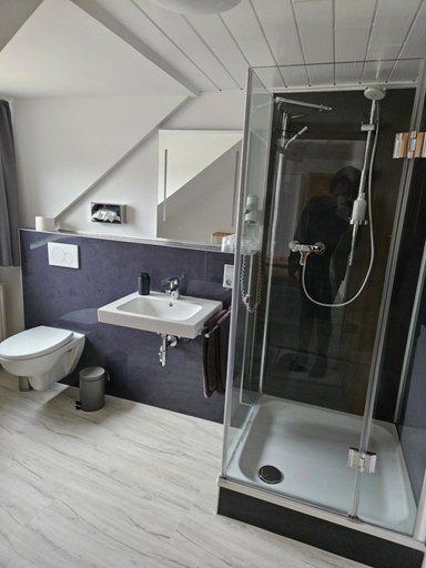 Bathroom 10