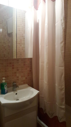 Bathroom 2, Budapest Center House, Budapesti