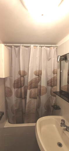 Bedroom 3, The rocks a stones throw away, La Spezia