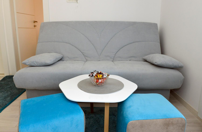 Others 3, Apartmani Stefanija