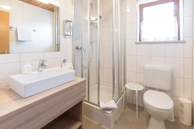 Bathroom 3, Hotel Palko, Dingolfing-Landau