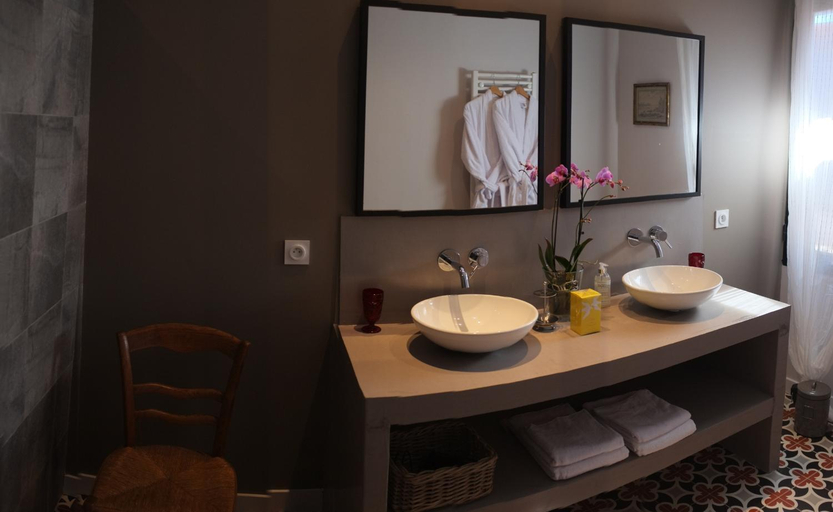 Bathroom 4, Clos Des Aspres, Pyrénées-Orientales