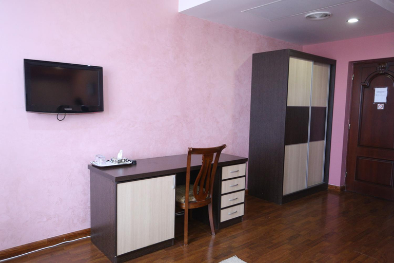 Others 2, Vanatur Hotel
