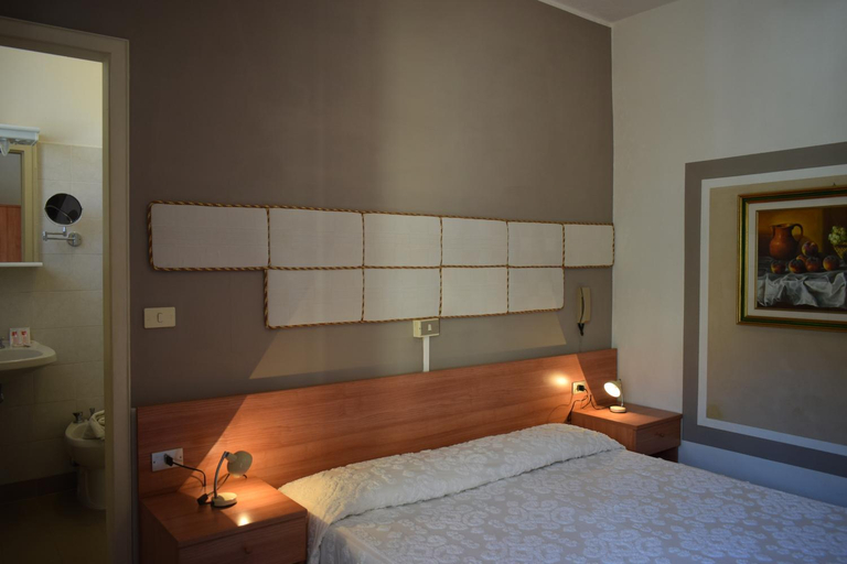 Bedroom 3, Albergo Al Pescatore, Verona