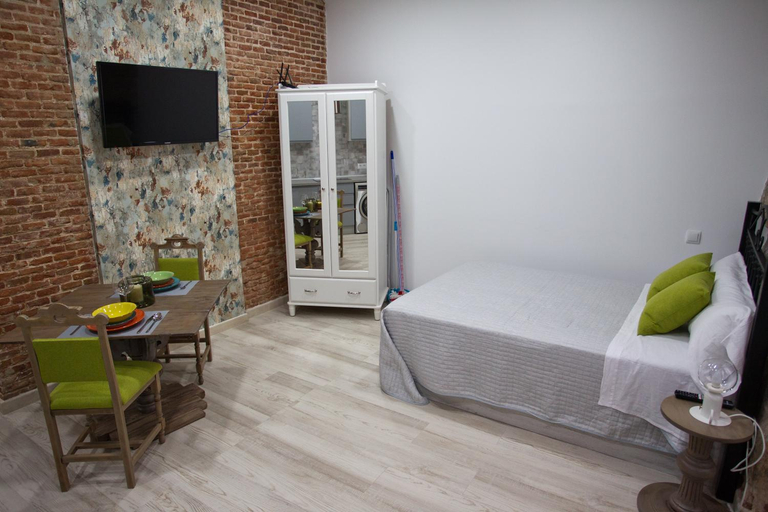 Others 5, Redondilla, Madrid