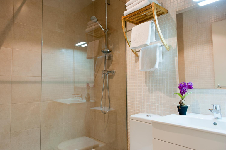Bathroom 4, MH Apartments Ramblas, Barcelona