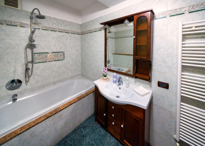 Bathroom 2, Affittacamere Le Palme, Imperia