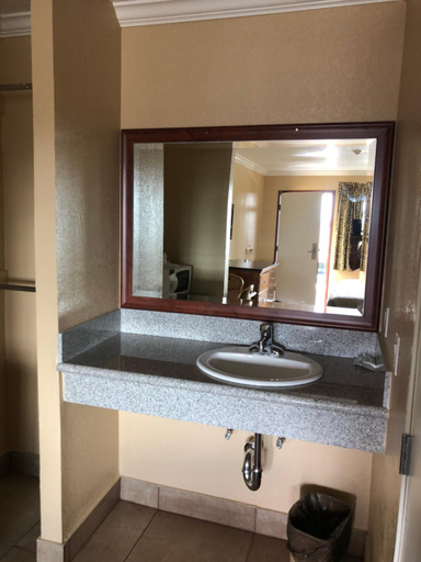 Bathroom 5, アーリントン イン, Riverside