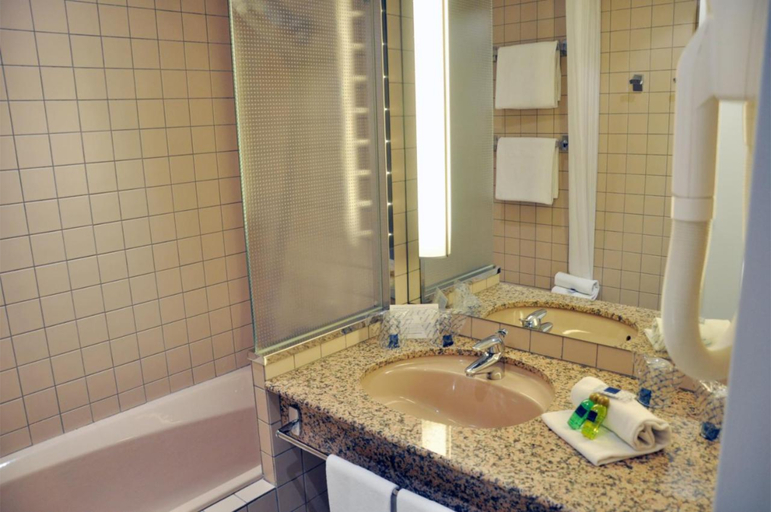 Bathroom 5, Novotel Andorra