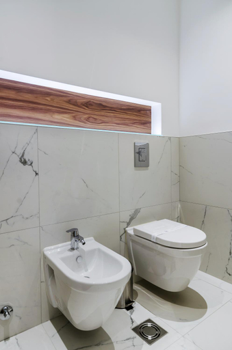 Bathroom 2, Room 25 Belgrade, Belgrade