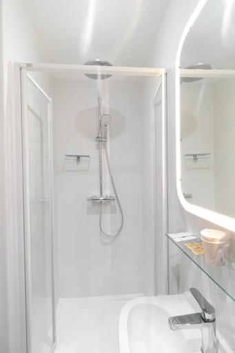Bathroom 1, La maison d'Yport, Seine-Maritime