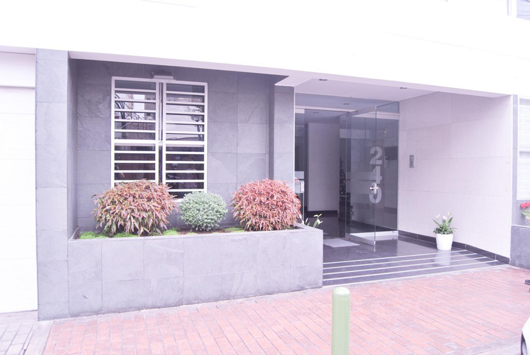 KYRA APARTMENTS - Central Miraflores - Spacious 4BR for 08 guests, Lima