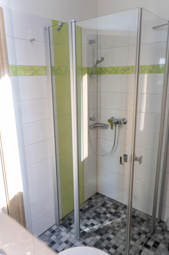 Bathroom 3, Hotel Zur Waldhufe, Elbe-Elster