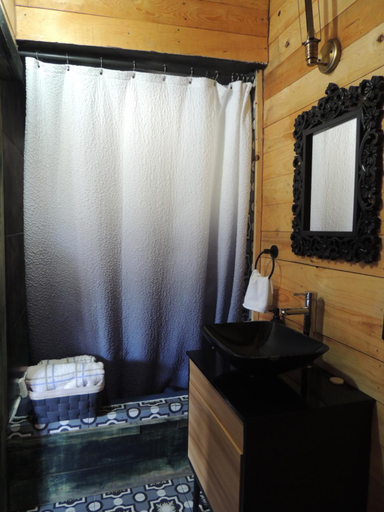 Bathroom 3, Cabanas Big Mountain, Ezequiel Montes