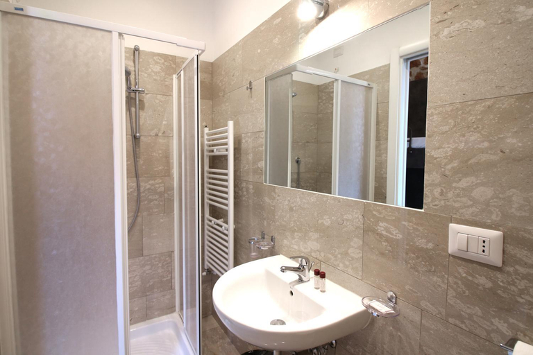 Bathroom 5, New Generation Hostel Santa Maria Maggiore, Roma