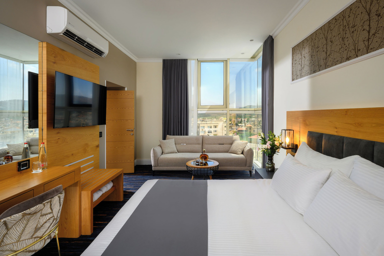 Bedroom 4, OAKS HOTEL