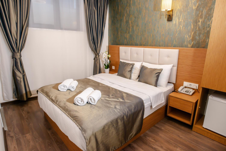 Bedroom 4, The Camelot Hotel, Fatih