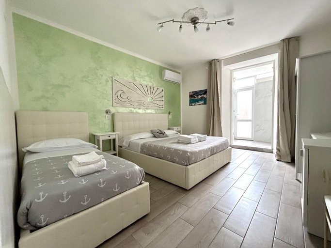 Fezzano / Portovenere Stilish double rooms with sea view, balcony or small courtyard, La Spezia