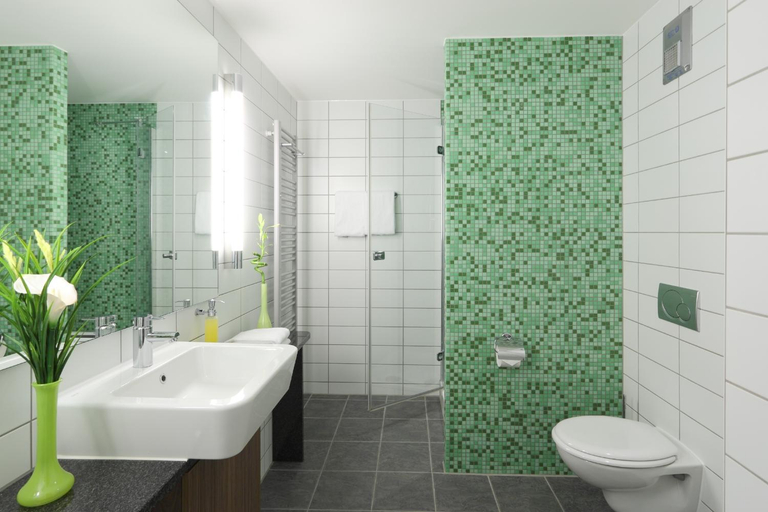 Bathroom 2, Hotel Global Inn, Wolfsburg