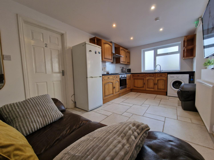 Others 2, Nice Living Serviced Accommodations 8 (Entire 2 Ensuite Bedroom House), Coventry