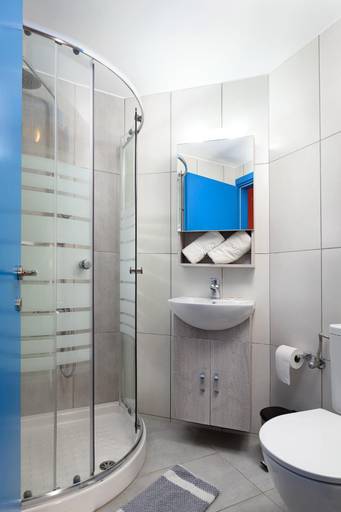 Bathroom 2, Studios Paradise, Faistos