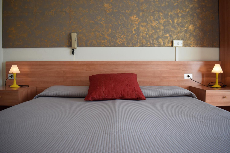 Bedroom 4, Albergo Al Pescatore, Verona