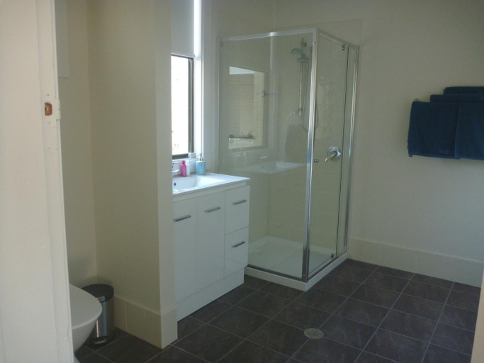 Bathroom 5, Apartments On Grey, Glen Innes Severn