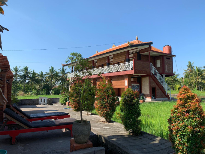 Exterior 8