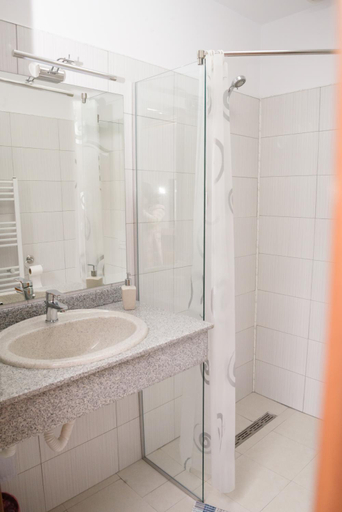 Bathroom, VILA SILFAR, Macin