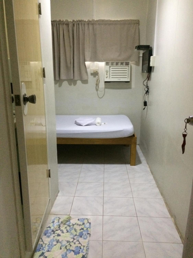Bathroom, Crisfil's Lodge, Dumaguete City