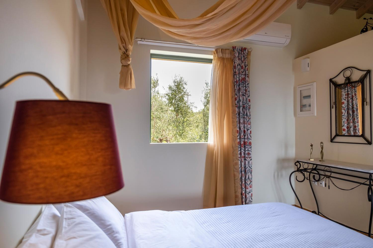 Bedroom 2, Chamaloni Cottages, Peloponnese