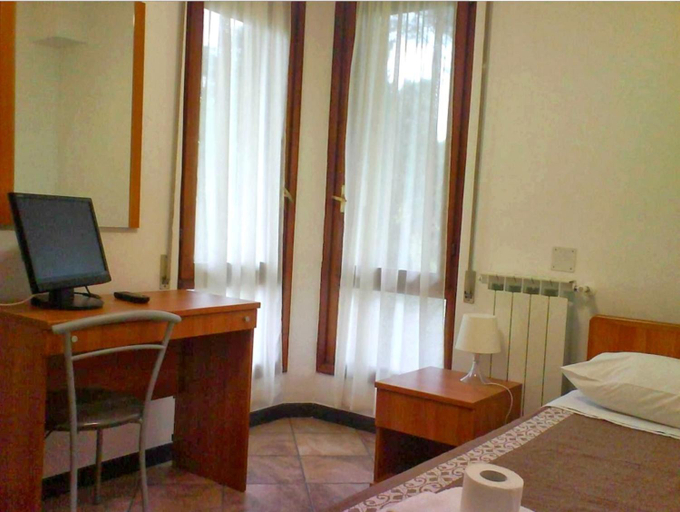 Bedroom 2, Locanda Vittoria, Genova