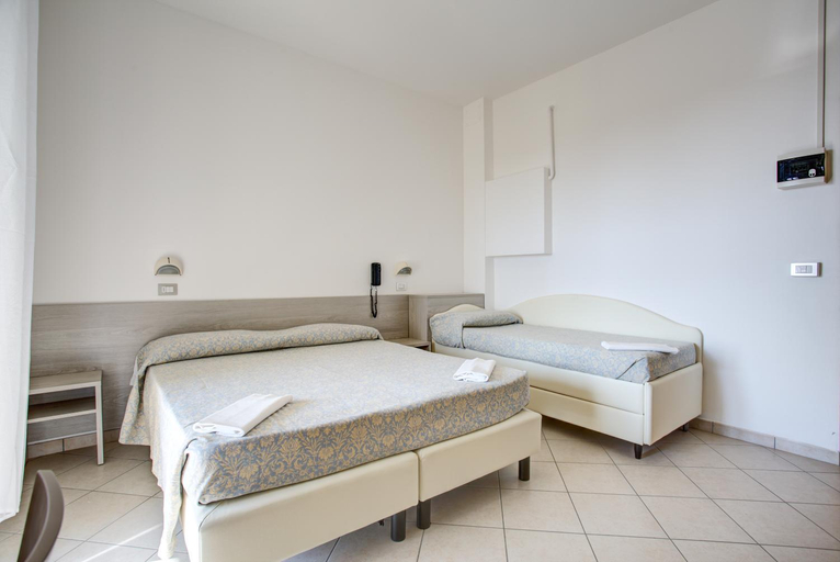 Bedroom 2, HOTEL AMEDEA, Ravenna