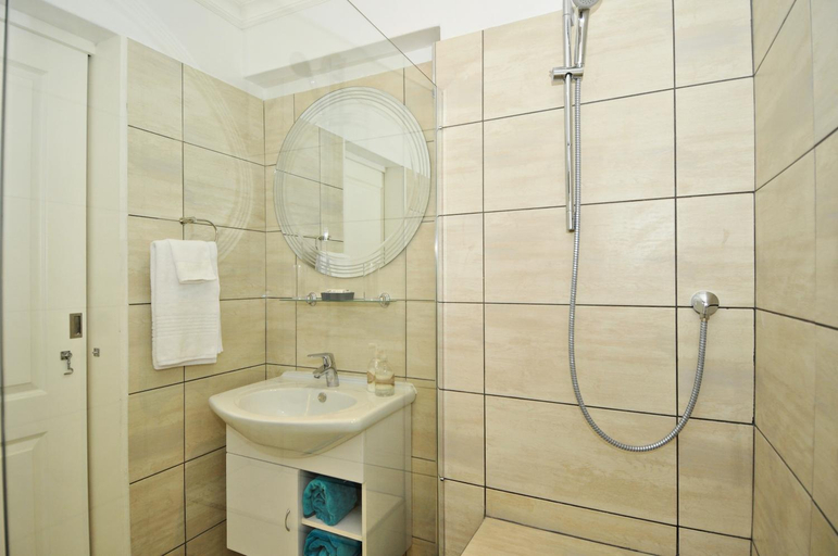 Bathroom 5, The Gables, Overberg