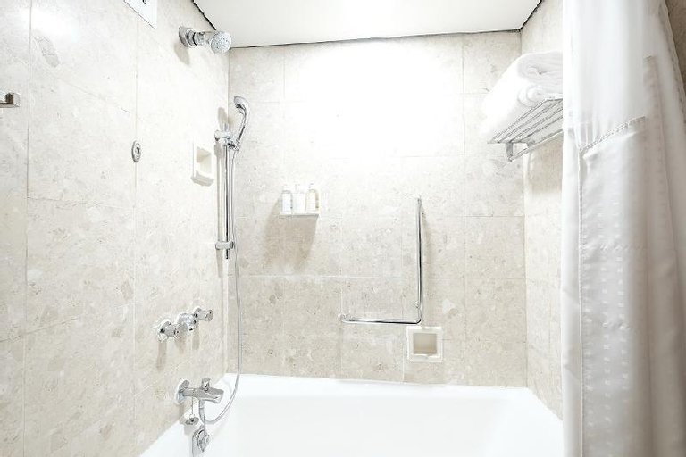 Bathroom 26
