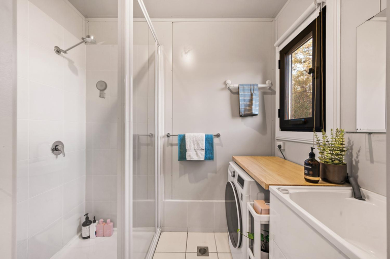 Bathroom 4, Delightful 3 BR 2Bath Container Home with views., Lithgow