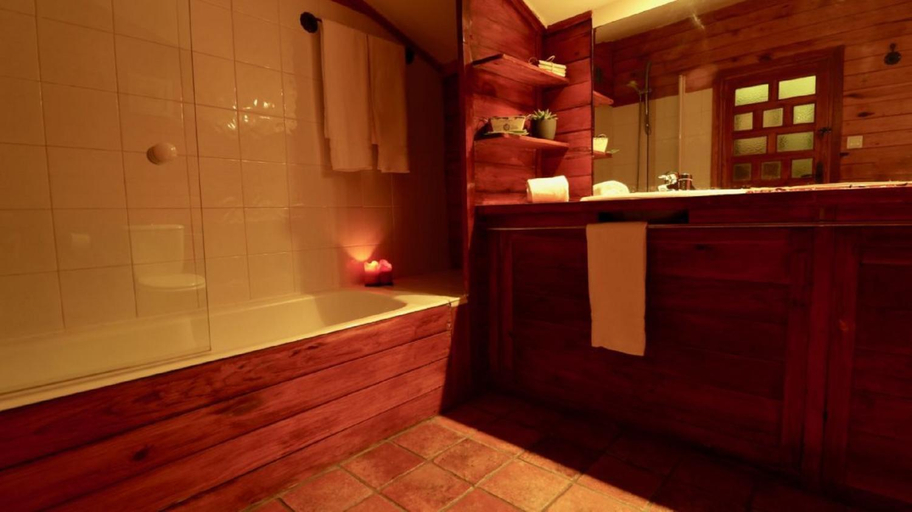 Bathroom, Casona De Navalmedio, Madrid