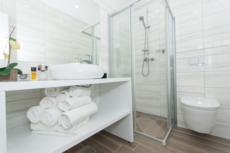 Bathroom 3, Apartments Soho, Okrug