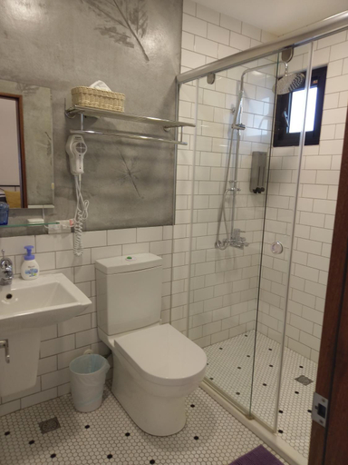 Bathroom 5, 5963 Turn Right B&B, Yilan