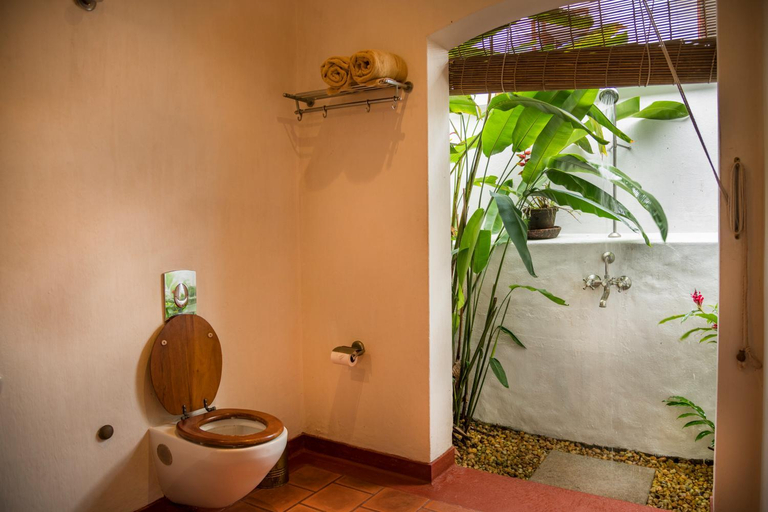 Bathroom 5, Old Harbour Hotel, Ernakulam
