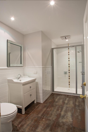 Bathroom 3, One-Bedroom Apartment - Boat House, Bass Coast  - Phillip Is.
