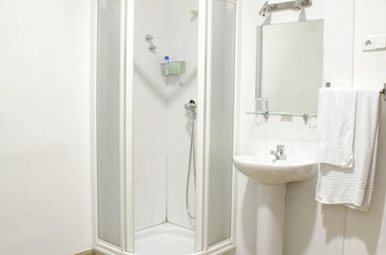 Others 5, Hostal Las Torres, Madrid