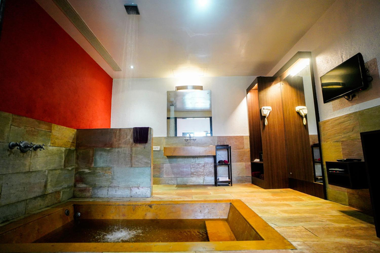 Bathroom 2, Treasure Island Resort, Pune