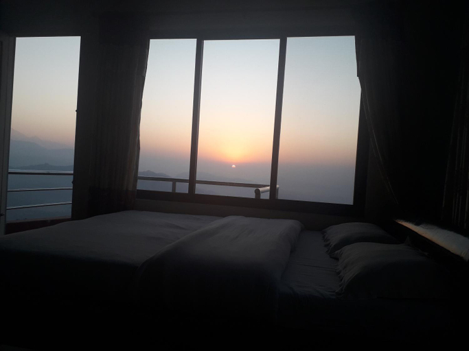 Others 4, Himalayan crown lodge, Gandaki