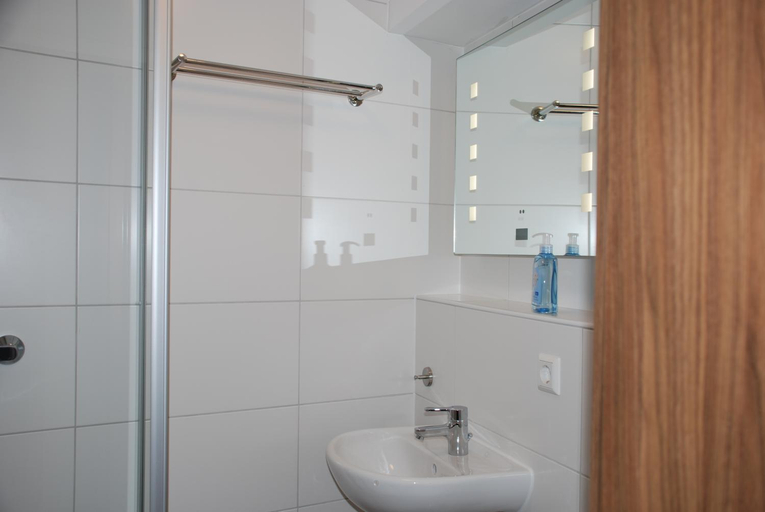 Bathroom 2, Hotel Rest Inn, Karlsruhe