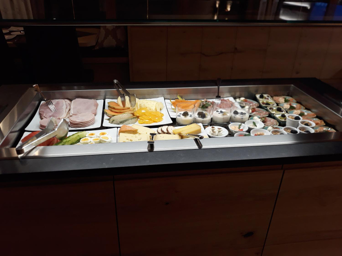 Food & Drinks