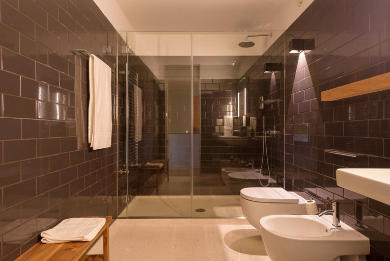 Bathroom, Gilreu Beach Duplex Apartments in Foz by LuxiStay, Porto